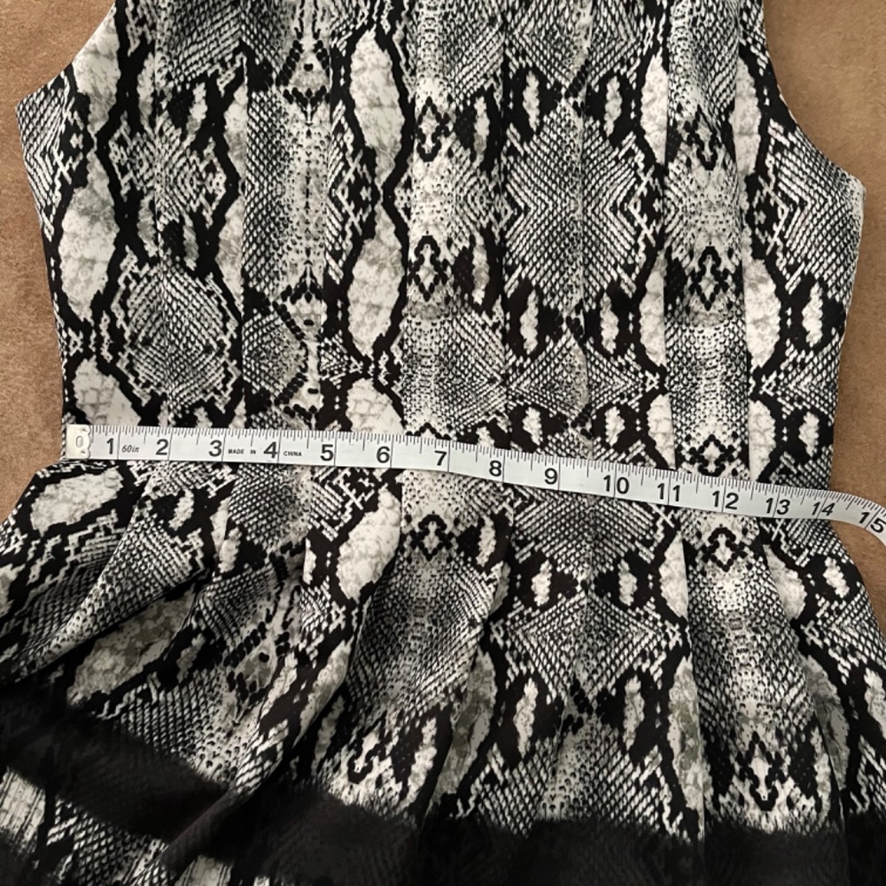Vince Camuto Abstract Print Dress with Pockets Size 6 - Picture 12 of 14